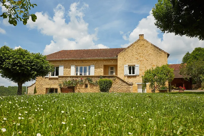 Traditional renovated house, close to castles - Image 1