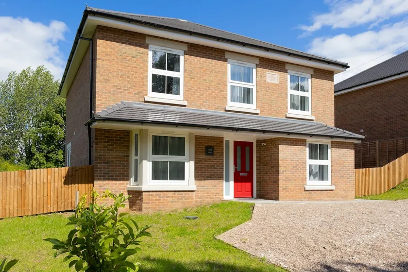 Field View - Amazing 5bed house - Image 1