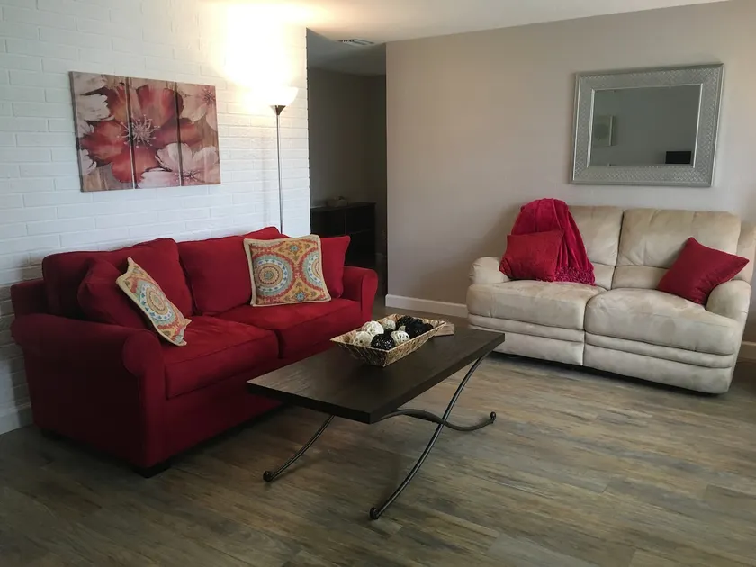 Lovely Home in Quiet Neighborhood! - Image 1