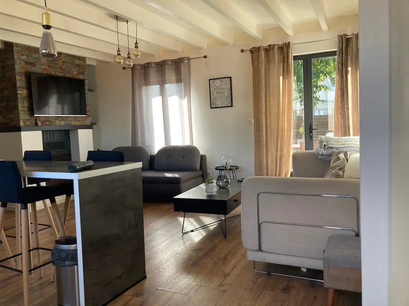 Fully-equipped Charming House - Image 1