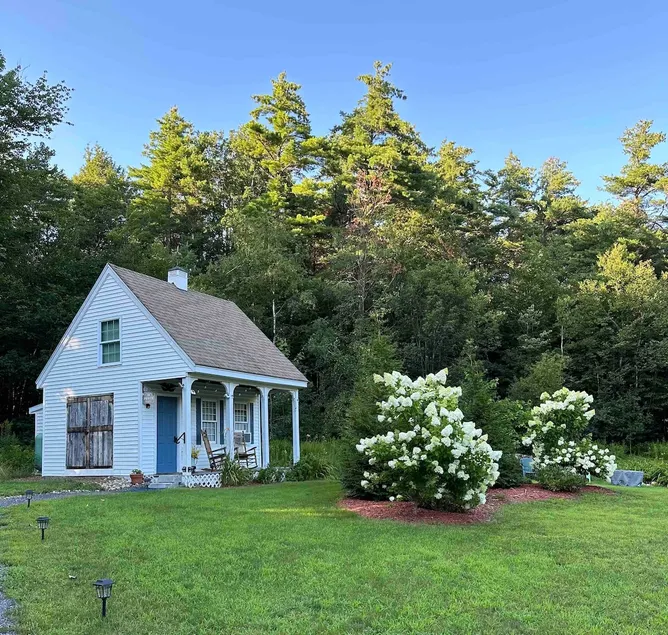 ”The Porch” Your cozy home away from home! - Image 1