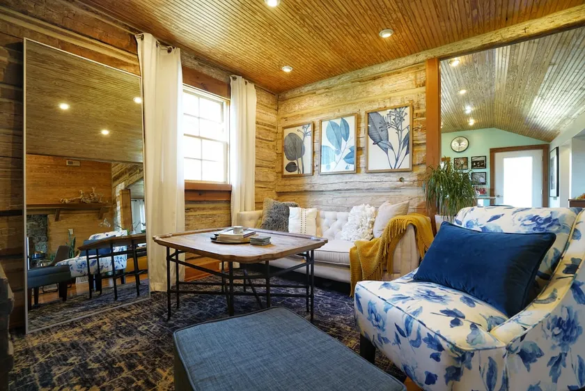 Cozy Cute Cabin - Image 1