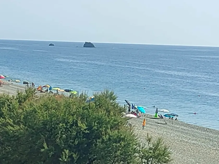 Paradise by the sea - Image 1