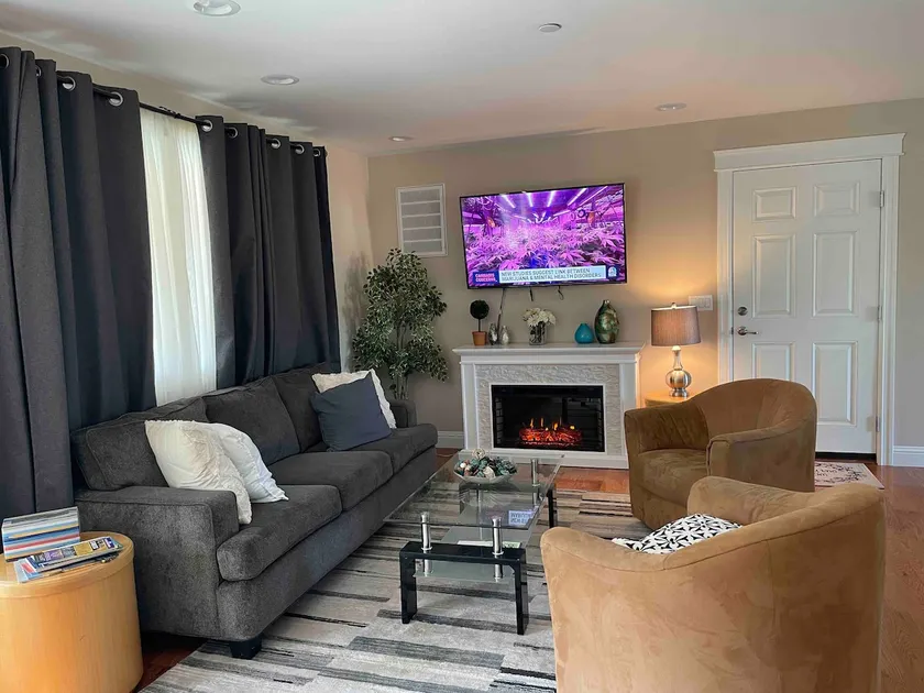 New cozy 5BR home near Airport & downtown Seattle - Image 1
