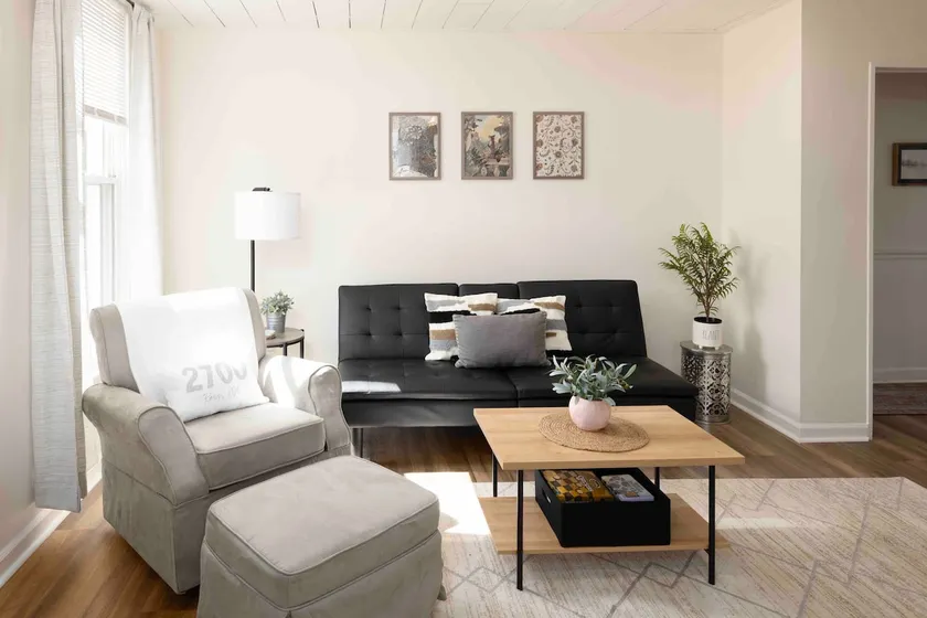 The Foxx Den - Image 1