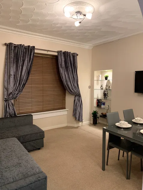 Dunfermline GF flat, 5 min walk to Train St. and High St. - Image 1