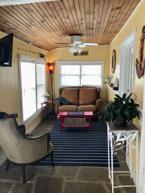 Sunny Place Apartment - Image 1