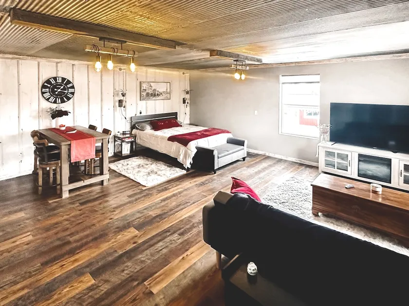 Main Street Suite - Image 1