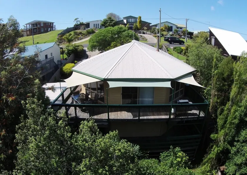 Beach Place Lakes Entrance - Image 1