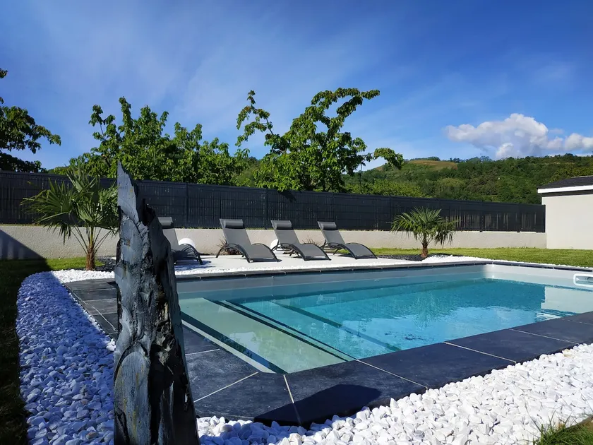 Private Suite with Pool & ViaRhôna 2 Min Away - Image 1