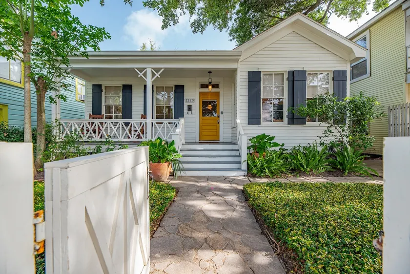 Pineapple Cottage, Galveston historic charm - Image 1