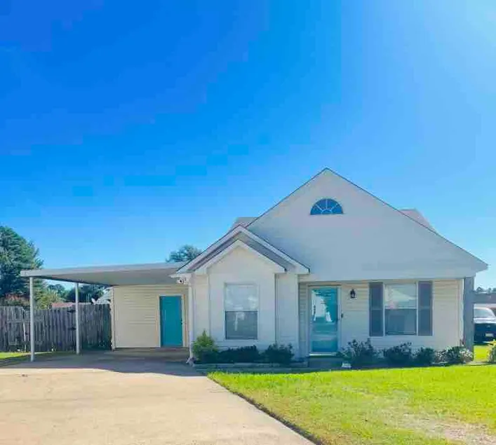 Cozy Stateline Cottage in a cul-de-sac/near I-30 - Image 1
