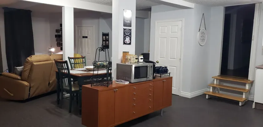 Spacious and quiet 1 bedroom basement appartment. Large quiet apartment of one bedroom. - Image 1