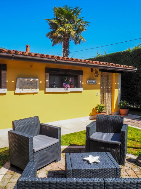 Yellow House La Brigata Apartments - Image 1