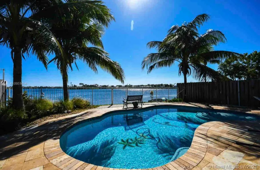 Hidden Gem in Gated Community with Pool 🏠 - Image 1