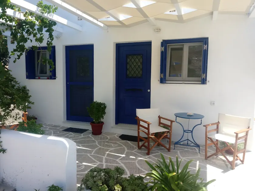 Flora psathi studio-Kimolos - Image 1
