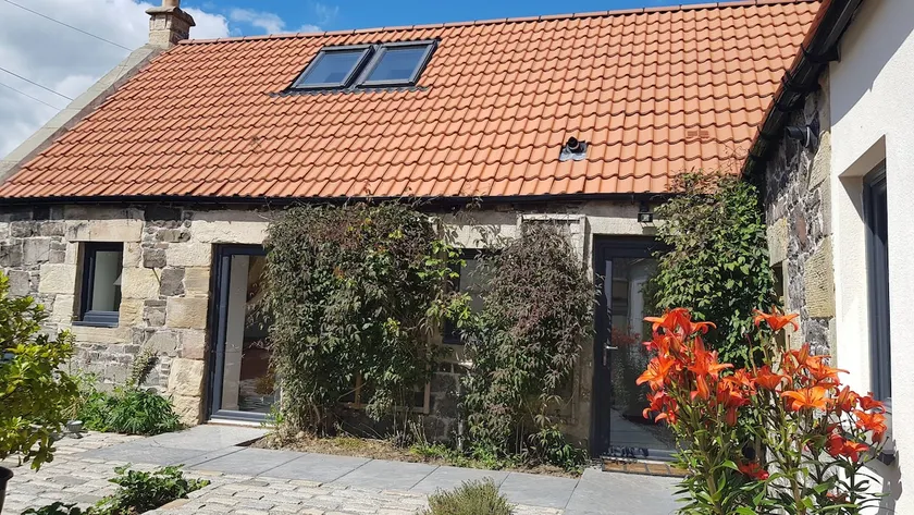 The Old Barn, Country Cottage in courtyard setting - Image 1