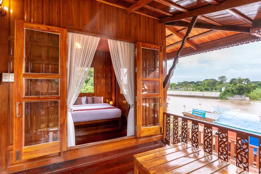 Cozy Teak Cabin with King bed on the River - Image 1
