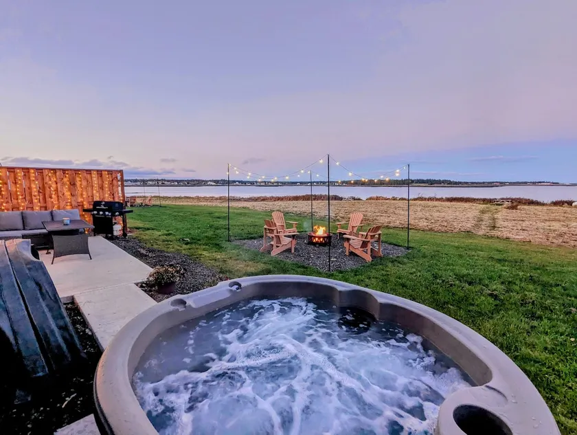 Moody Ocean - Hot Tub, 2 Bdrm Oceanfront Cottage - Image 1