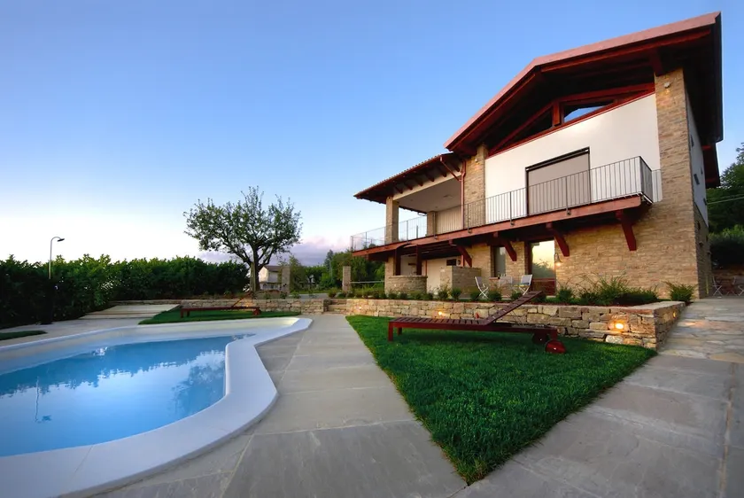 Paar Studio-Apartments in der Langhe mit Pool, Panoramaterrasse und Grünfläche - Image 1