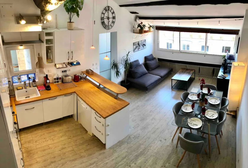 Atypical apartment with view of Notre Dame de la Garde - Image 1