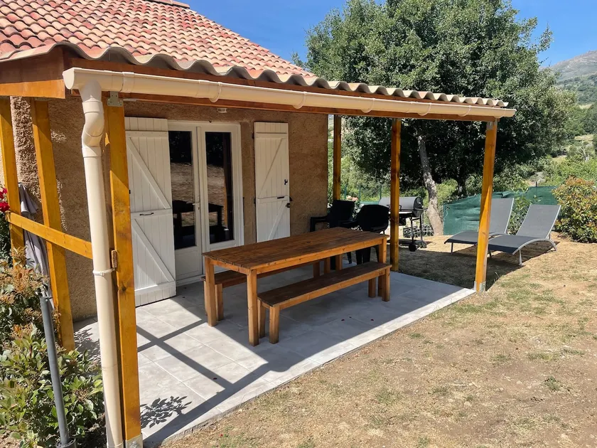 Entire accommodation, lake and mountain views. - Image 1