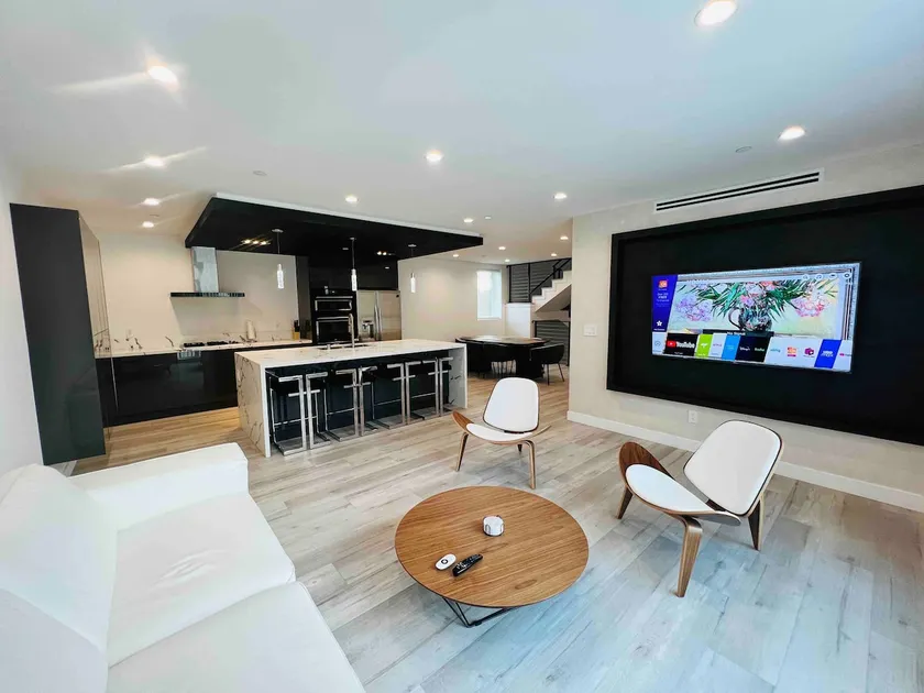 **NEW** LUXURIOUS LA HOME (Private Rooftop, Outdoor TV, Firepit, etc.) - Image 1