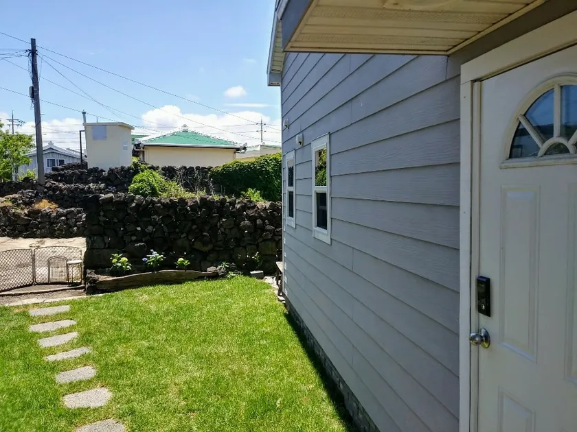 <Bukchon House> with beautiful Dariedo and Port, 70m from the beach/4 minutes by car from Hamdeok Beach - Image 1