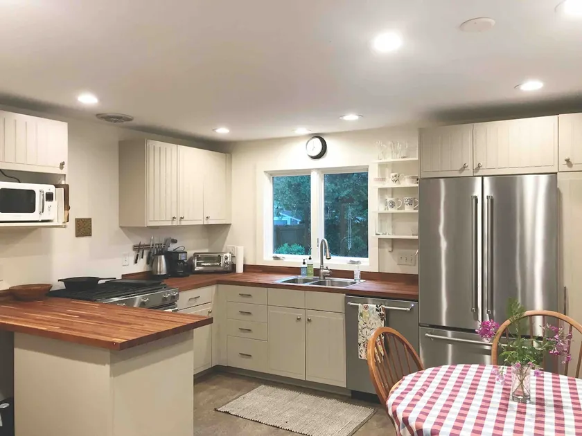 Cute and Cozy Burlington Bungalow-Pet Friendly - Image 1