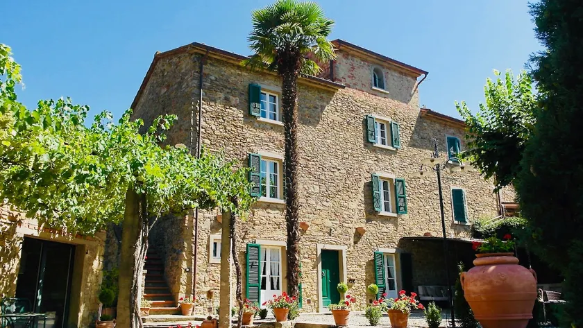 Tuscan Villa private infinity pool, exclusive location, AC, extra services - Image 1