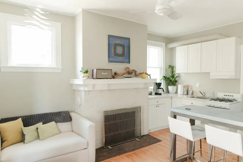 Posh pad close to downtown - Image 1