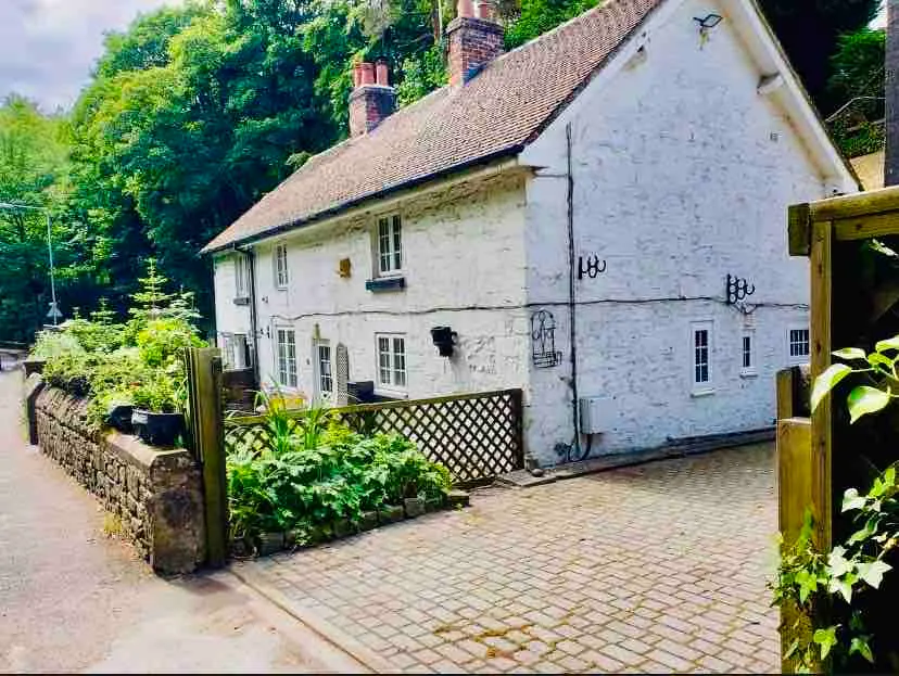 Charming 18th Century Dale Cottage BarnstonWirral - Image 1
