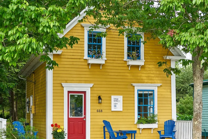 Charming Historic Cottage on Main in Mahone Bay - Image 1