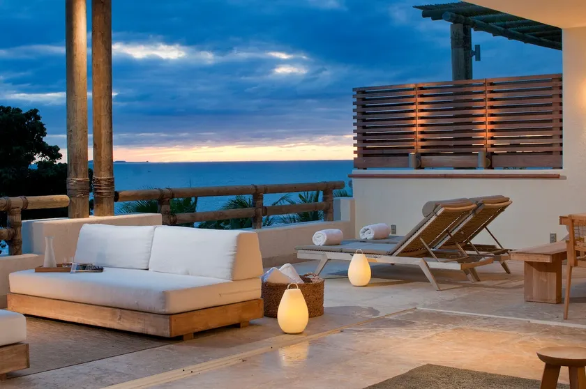 Luxe Beachfront at Veneros fully staffed with Chef - Image 1