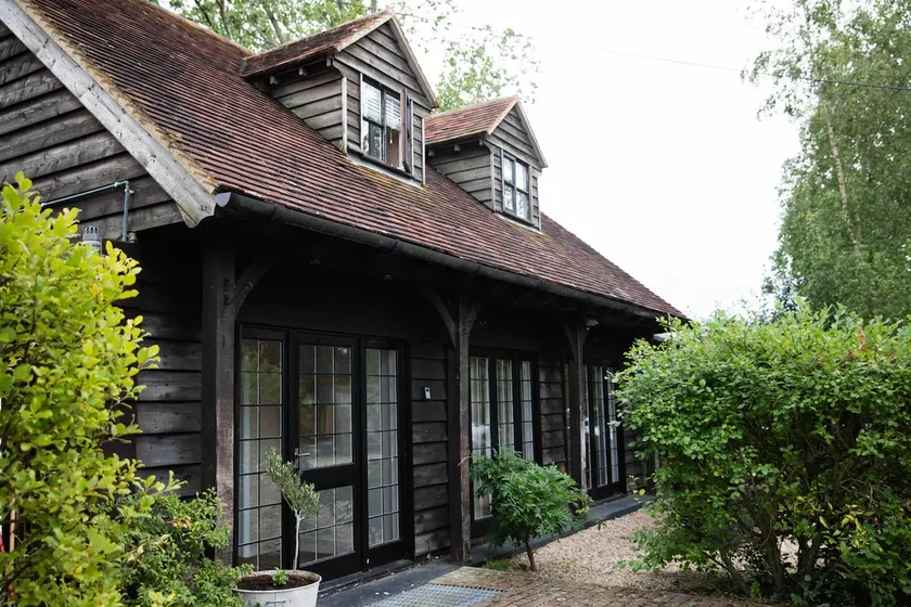Contemporary Restored Cottage in the Heart of Kentish Village - Image 1