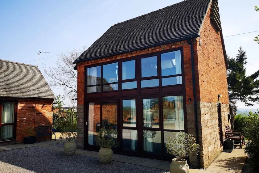 Peacock Cottage, only 3 miles from Alton Towers - Image 1