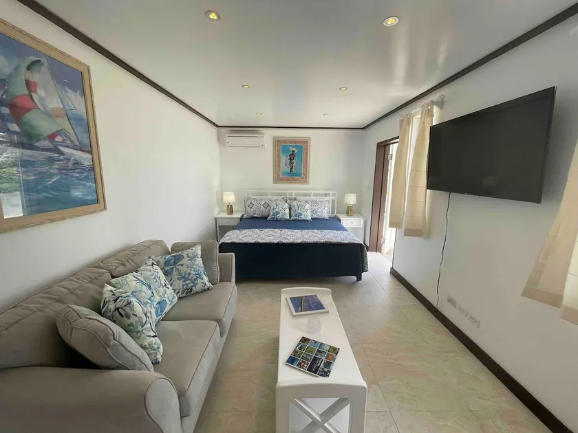 Beautiful 1 bedroom apt close to Mullins Beach - Image 1