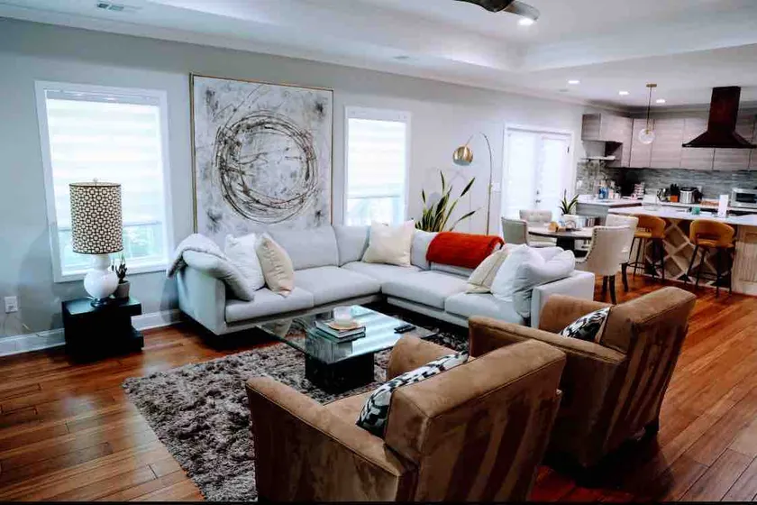 Large and Luxurious Basement Apartment. - Image 1