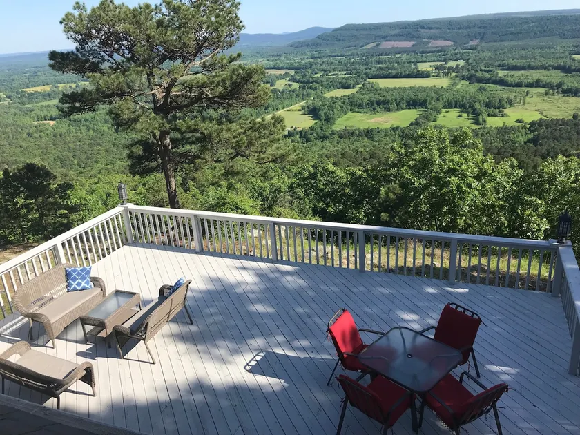 Petit Jean Cliffside Retreat - Image 1