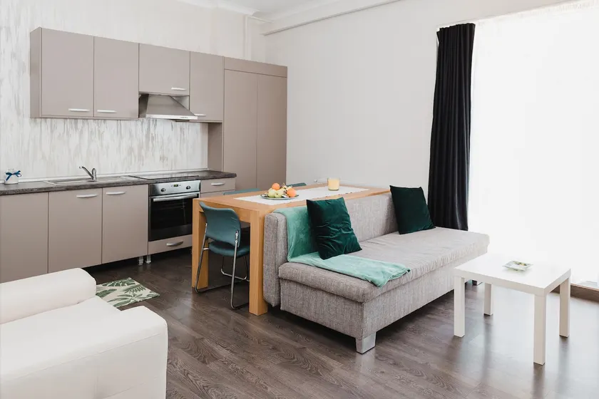 DD Mall Apartments IV - Image 1