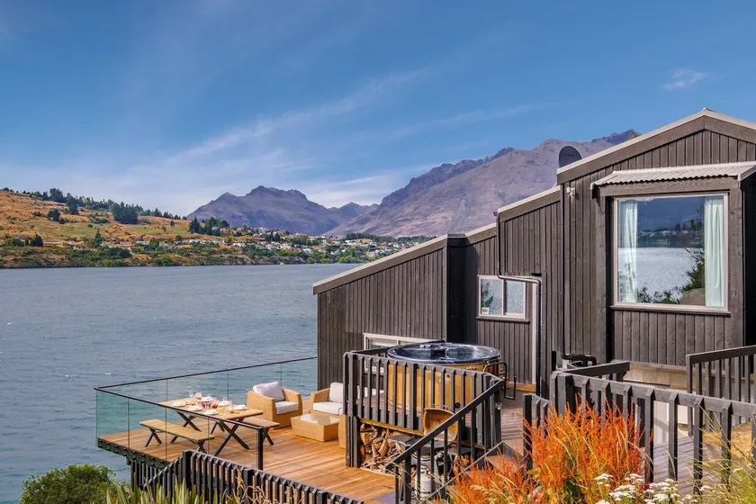 Queenstown Lakefront Dream - Image 1