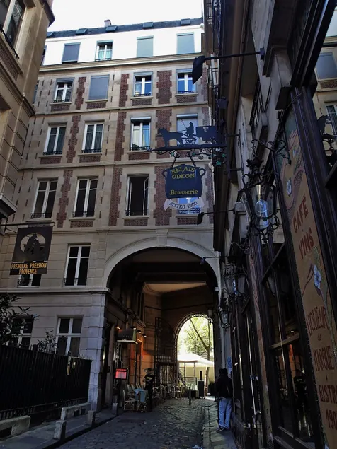Atypical Studio in Saint-Germain-des-Prés /Odéon - Image 1