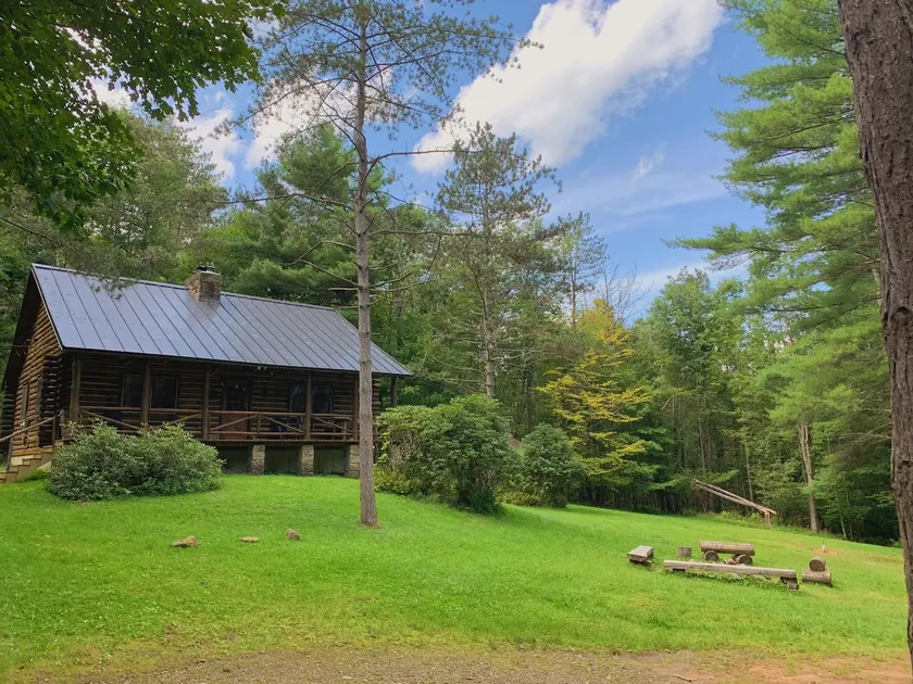 Log Cabin with Wood Burning Fireplace + Fast WIFI - Image 1