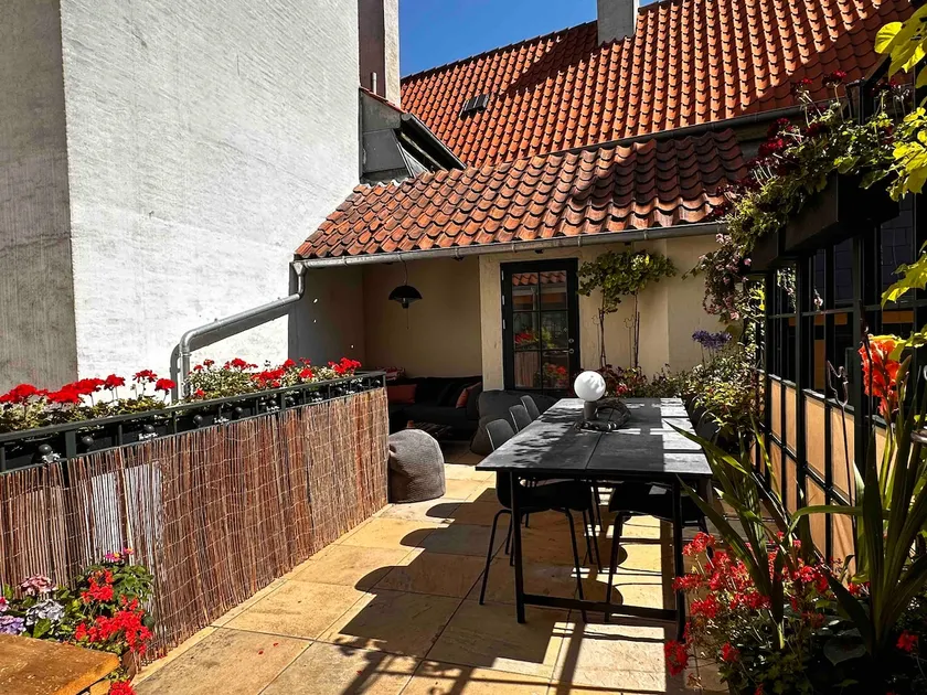 Center - Exclusive duplex with private roof terrace - Image 1