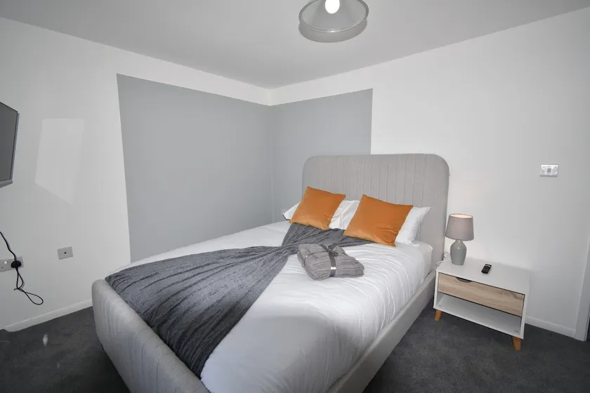 1 Bed Apartment | Free Parking | Castle Donington - Image 1