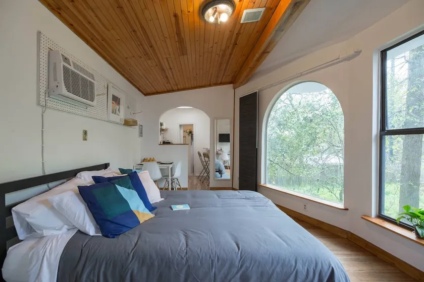 East Austin Garden Cottage | Sweet & Private - Image 1