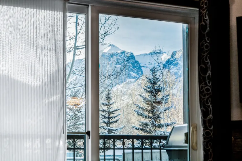 Rockies Getaway Condo With Mountain View - Image 1