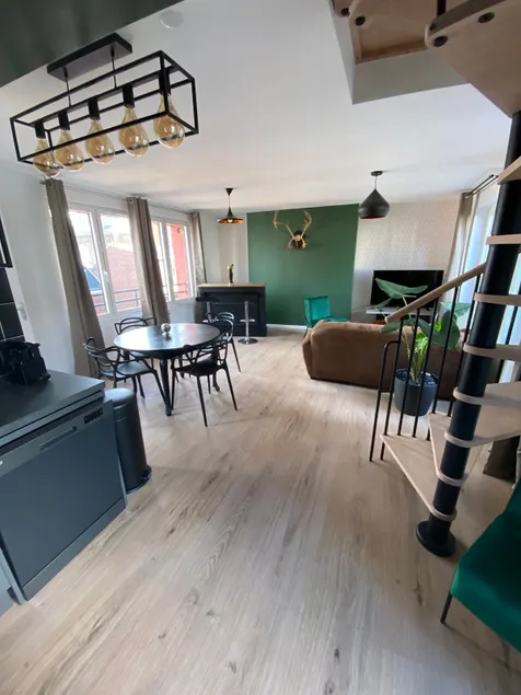 duplex near station with free parking, Perret view - Image 1
