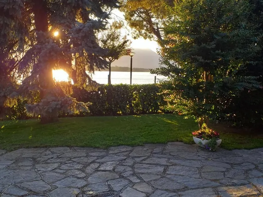 Alla Ghigliotta Lakeside apartment with veranda - Image 1