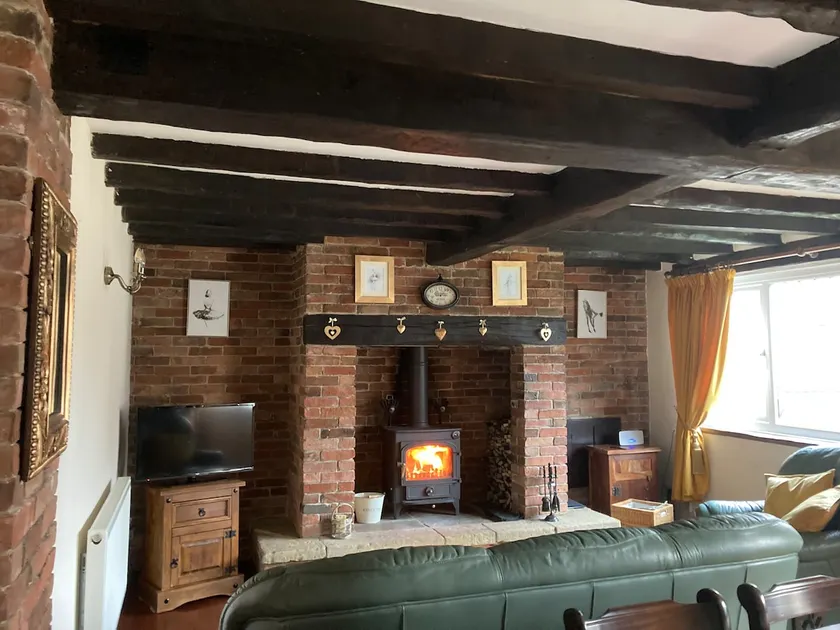 Cottage in Sherwood Forest - Image 1